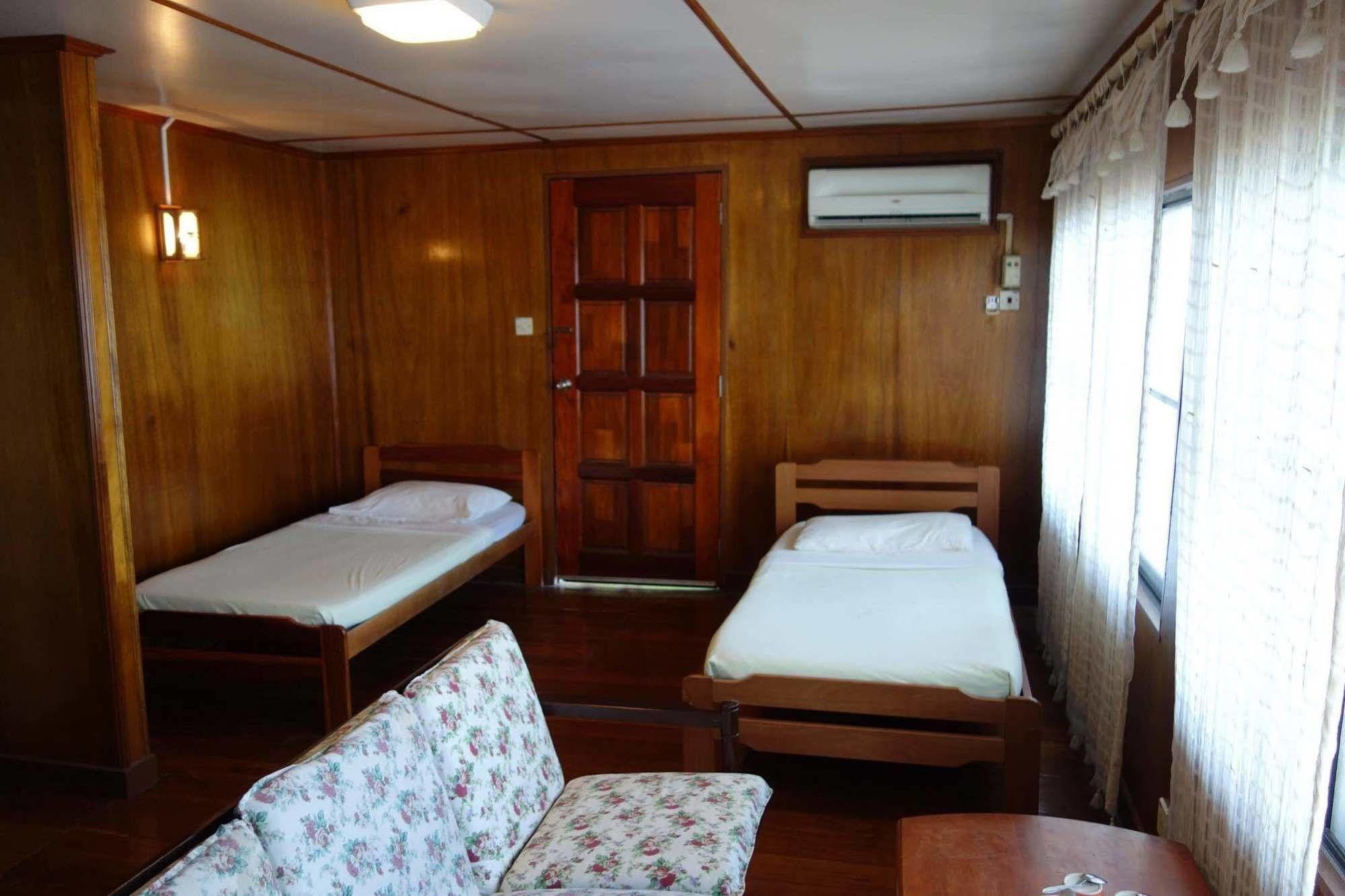 Seaside Travellers Inn Kinarut Exterior foto